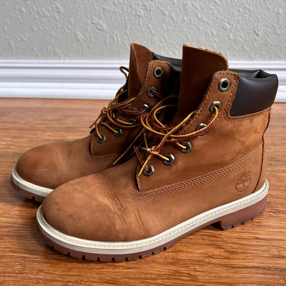 Junior Timberland 6” classic leather boots